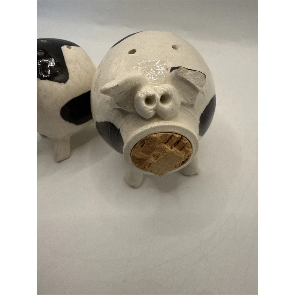 Vintage Folk Art Pottery Spotted Pig Salt‎ & Pepper Shakers Cork For Snout